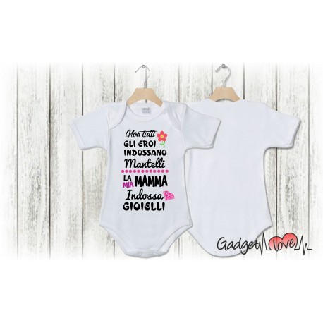 Body la mia Mamma indossa gioielli